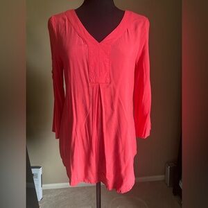 Chico's Coral V-Neck Soft, Flowing floaty & Comfortable, Cold Shoulder Tunic